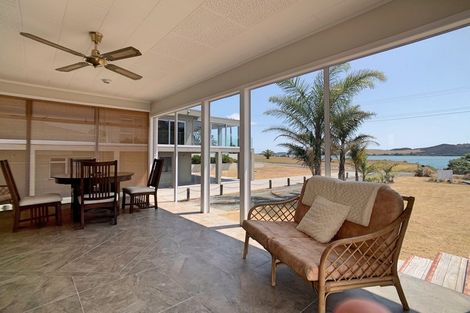 Photo of property in 38 Waterfront Road, Pukenui, 0484