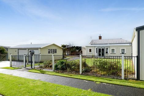 Photo of property in 2 Broadway, Waitara, 4320