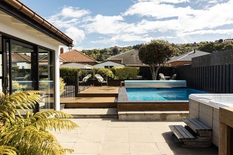 Photo of property in 215 Bay View Road, Saint Clair, Dunedin, 9012