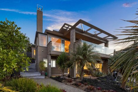 Photo of property in 12 Chelverton Terrace, Red Beach, 0932