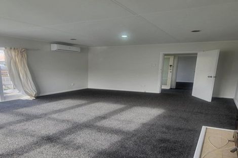 Photo of property in 70 Cambridge Terrace, Papatoetoe, Auckland, 2025