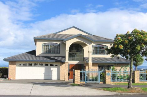 Photo of property in 9 Lobelia Rise, Goodwood Heights, Auckland, 2105