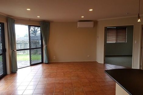 Photo of property in 20 Chesterton Terrace, Henderson, Auckland, 0612