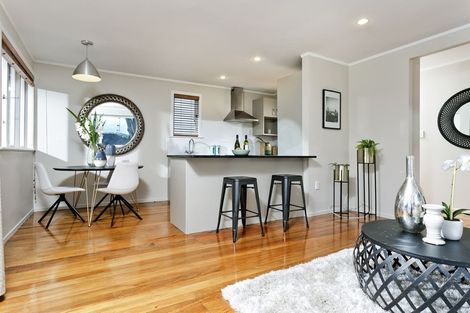 Photo of property in 1/1a Becroft Drive, Forrest Hill, Auckland, 0620