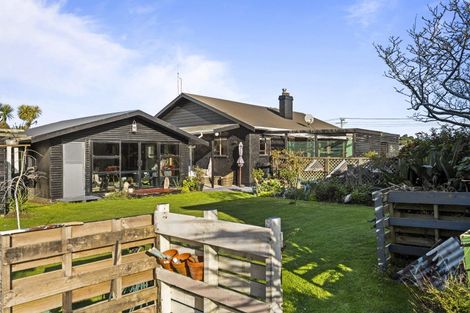 Photo of property in 69 Domett Street, Opunake, 4616