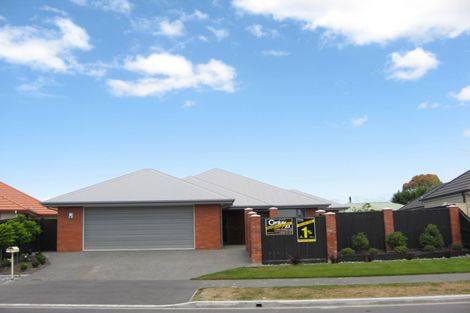 Photo of property in 8 Foresters Crescent, Parklands, Christchurch, 8083