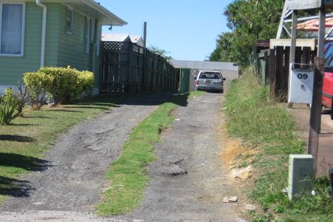 Photo of property in 9 Martin Place, Kelston, Auckland, 0602