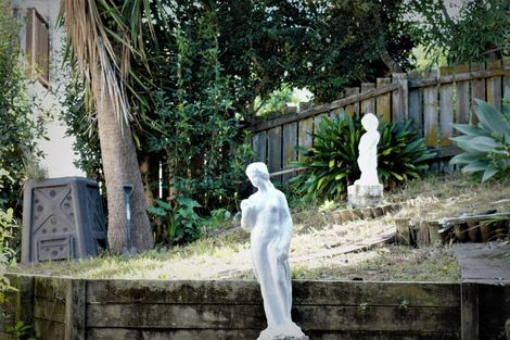 Photo of property in 80m Tirimoana Road, Te Atatu South, Auckland, 0602