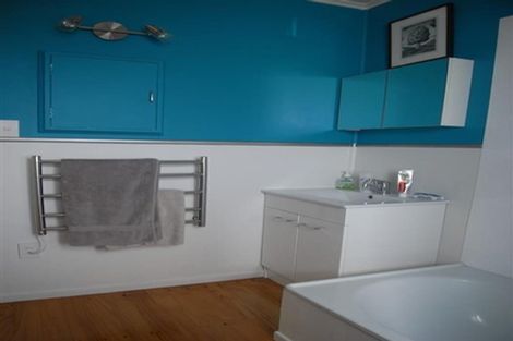 Photo of property in 2/5 Powell Street, Avondale, Auckland, 1026