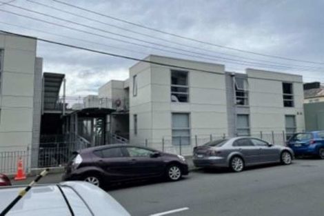 Photo of property in Hanson House, 2/27 Hanson Street, Mount Cook, Wellington, 6021