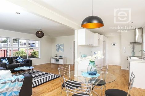 Photo of property in 90 Divich Avenue, Te Atatu South, Auckland, 0602