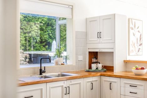 Photo of property in 22 Kaitawa Crescent, Paraparaumu, 5032