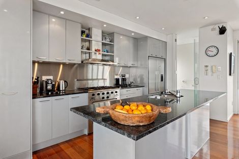 Photo of property in 25 Norwood Road, Bayswater, Auckland, 0622