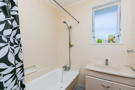 Photo of property in 7/55 Apu Crescent, Lyall Bay, Wellington, 6022