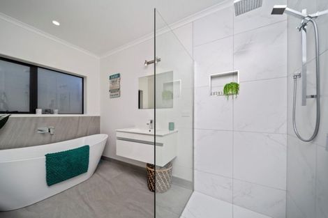 Photo of property in 5a Tupuhi Place, Highlands Park, New Plymouth, 4312