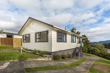 Photo of property in 25 Staysail Place, Whitby, Porirua, 5024