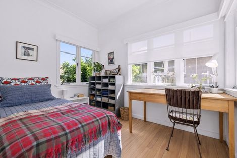 Photo of property in 12 Wairoa Road, Narrow Neck, Auckland, 0624