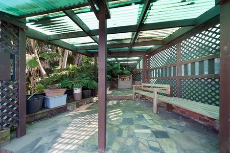 Photo of property in 28 Manhattan Heights, Glendene, Auckland, 0602