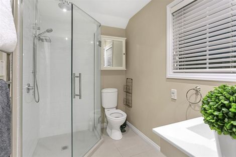 Photo of property in 1/48 Seaton Road, Murrays Bay, Auckland, 0630