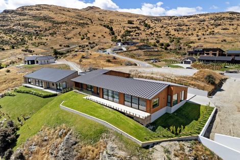 Photo of property in 6 Red Deer Rise, Kelvin Heights, Queenstown, 9300