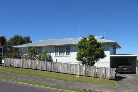 Photo of property in 3 Kayle Glen, West Harbour, Auckland, 0618