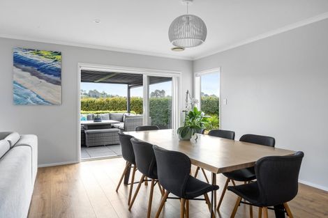 Photo of property in 60 Roberts Road, Matakatia, Whangaparaoa, 0930