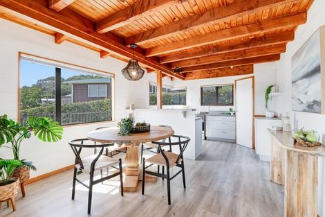 Photo of property in 46 De Luen Avenue, Tindalls Beach, Whangaparaoa, 0930