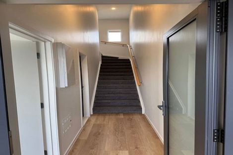 Photo of property in 3/506 Glenfield Road, Bayview, Auckland, 0629