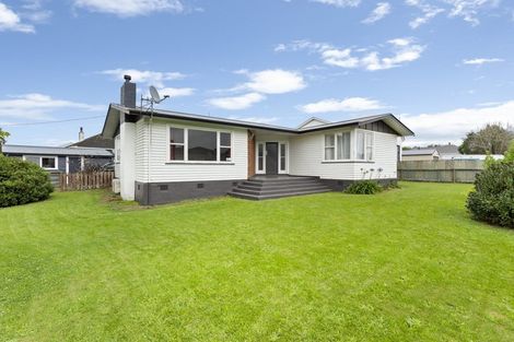 Photo of property in 15 Fox Street, Woodville, 4920