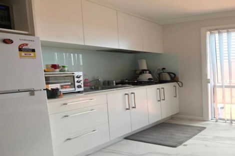 Photo of property in 14 Lagonda Rise, Oteha, Auckland, 0632