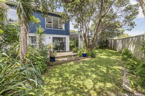 Photo of property in 12 Florio Terrace, Tawa, Wellington, 5028