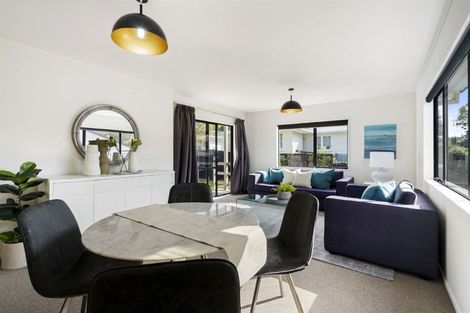 Photo of property in 2/8 Lingfield Street, Glenfield, Auckland, 0629