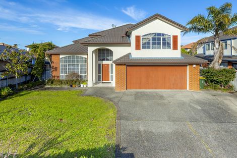 Photo of property in 42 Thornbury Crescent, East Tamaki Heights, Auckland, 2016