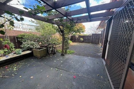 Photo of property in 1 Kincraig Place, Highland Park, Auckland, 2010