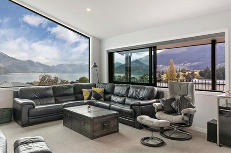 Photo of property in 18 Poplar Drive, Kelvin Heights, Queenstown, 9300