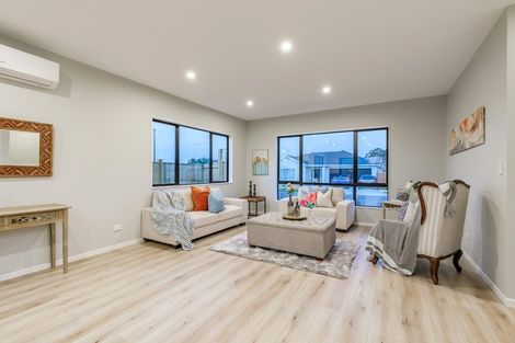 Photo of property in 15 Ropere Street, Kumeu, 0810