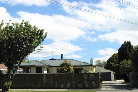 Photo of property in 25 Ambleside Drive, Burnside, Christchurch, 8053