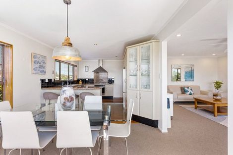 Photo of property in 8 Pounamu Place, Shelly Park, Auckland, 2014