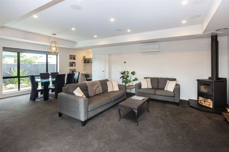 Photo of property in 17 Chipping Lane, Redwood, Christchurch, 8051