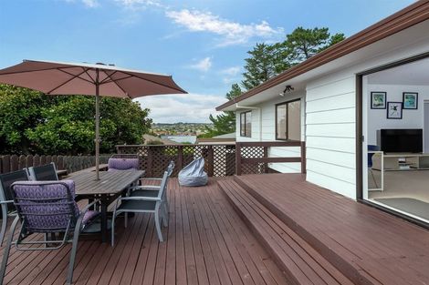 Photo of property in 1/15 Coubray Place, Botany Downs, Auckland, 2010