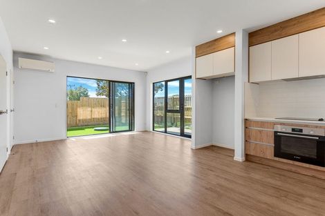 Photo of property in 2/143 Carlisle Road, Northcross, Auckland, 0632