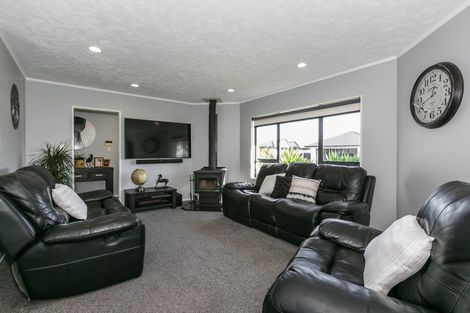 Photo of property in 17 Bucksburn Place, Greenmeadows, Napier, 4112