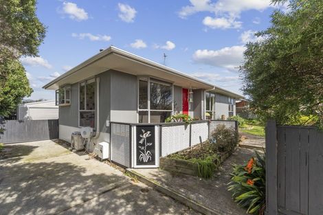 Photo of property in 6 Robert Grove, Paraparaumu, 5032