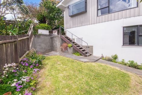 Photo of property in 9a Colchester Crescent, Newlands, Wellington, 6037