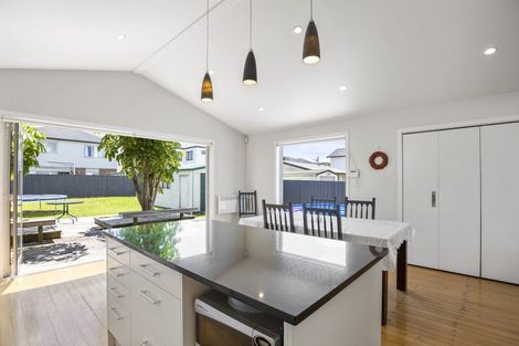 Photo of property in 18 Farnborough Crescent, Mangere, Auckland, 2022