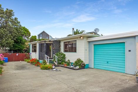 Photo of property in 8b Andresen Street, Foxton Beach, Foxton, 4815
