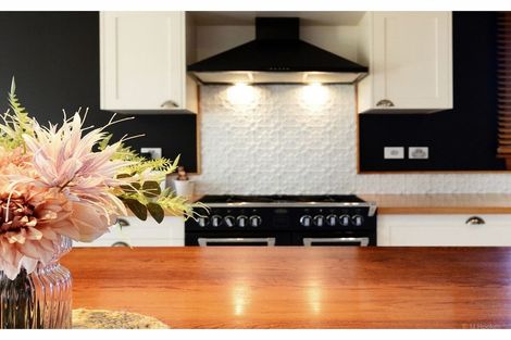 Photo of property in 17 Thackeray Street, Saint Andrews, 7988