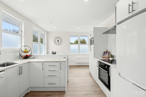 Photo of property in 1a Saulbrey Grove, Woburn, Lower Hutt, 5010