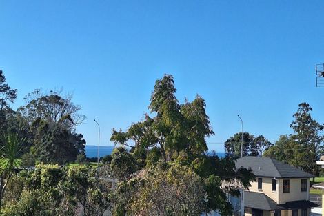 Photo of property in 2/262 East Coast Road, Forrest Hill, Auckland, 0620