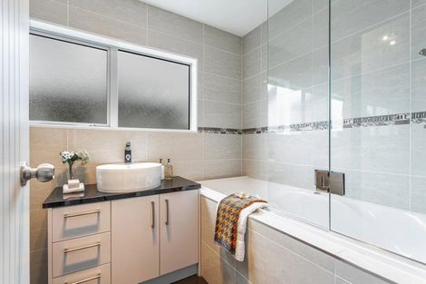 Photo of property in 676a East Coast Road, Pinehill, Auckland, 0630